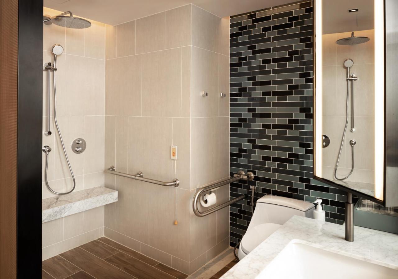 Hotel Fairfield By Marriott Phnom Penh Esterno foto