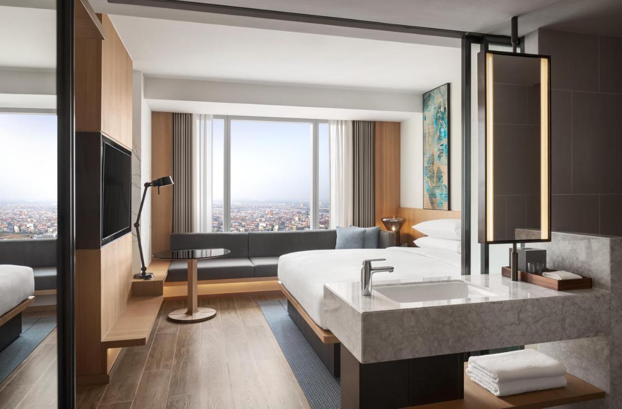 Hotel Fairfield By Marriott Phnom Penh Esterno foto