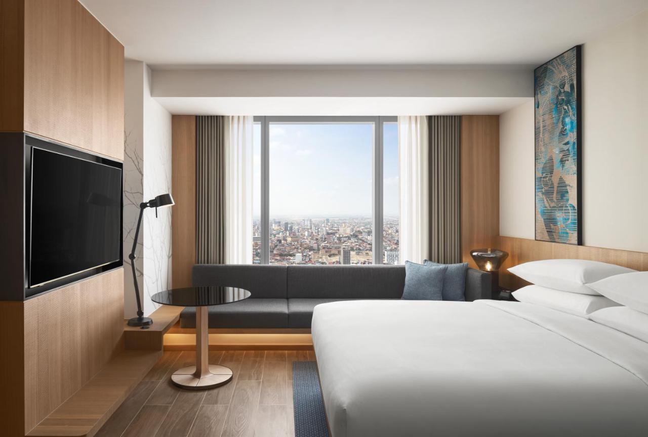 Hotel Fairfield By Marriott Phnom Penh Esterno foto