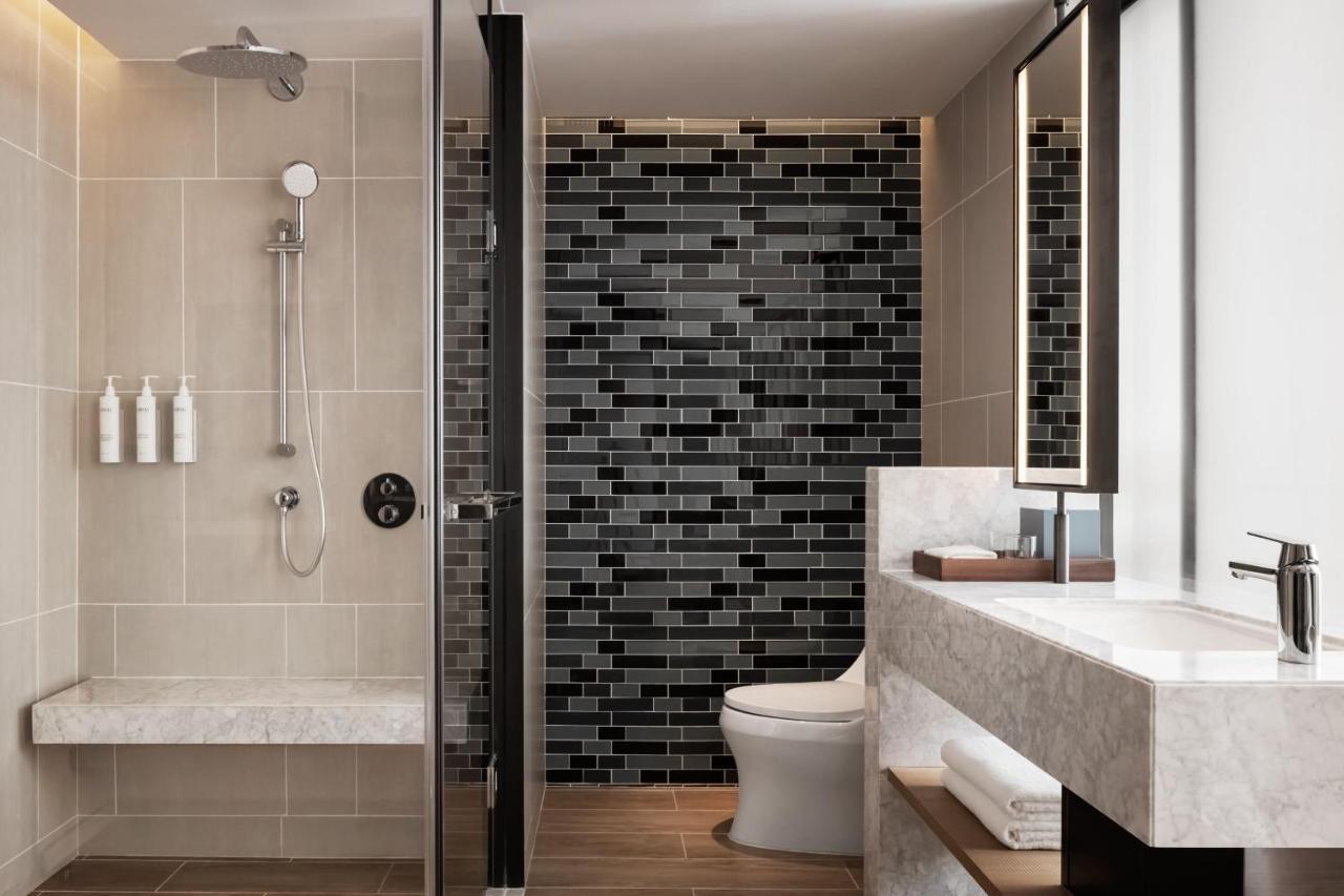 Hotel Fairfield By Marriott Phnom Penh Esterno foto